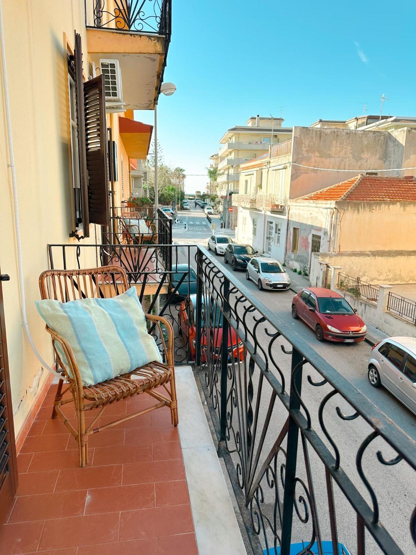 Kalos Apartments Милаццо Экстерьер фото